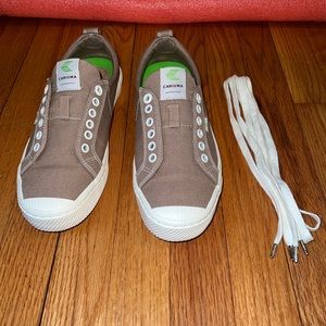Cariuma Tan Canvas Lace Up Shoes Sneakers Men’s 8 Women’s 9.5